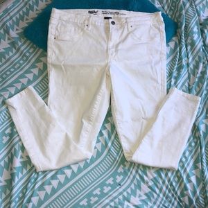 White skinny jeans/ jeggings